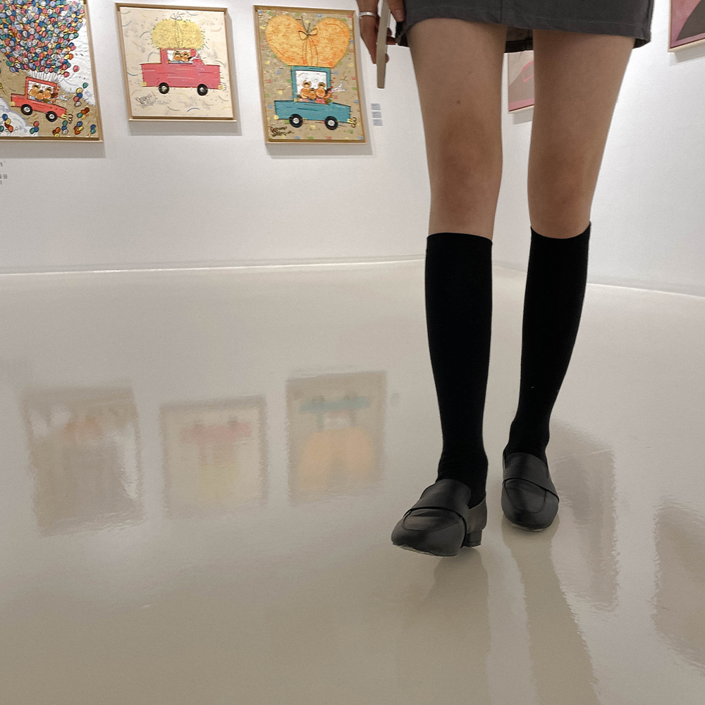 솔리드 블랙 니삭스