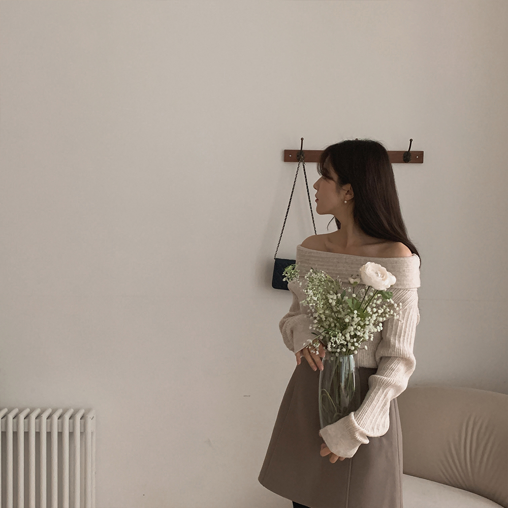 플랜 울 오프숄더 니트