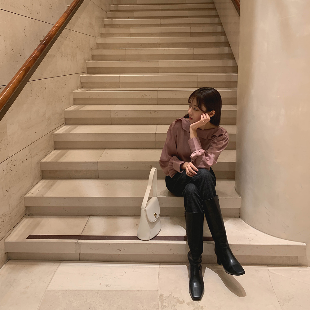 로맨스 러플 블라우스