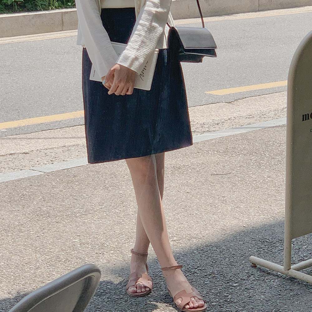 골드 버튼 미디스커트