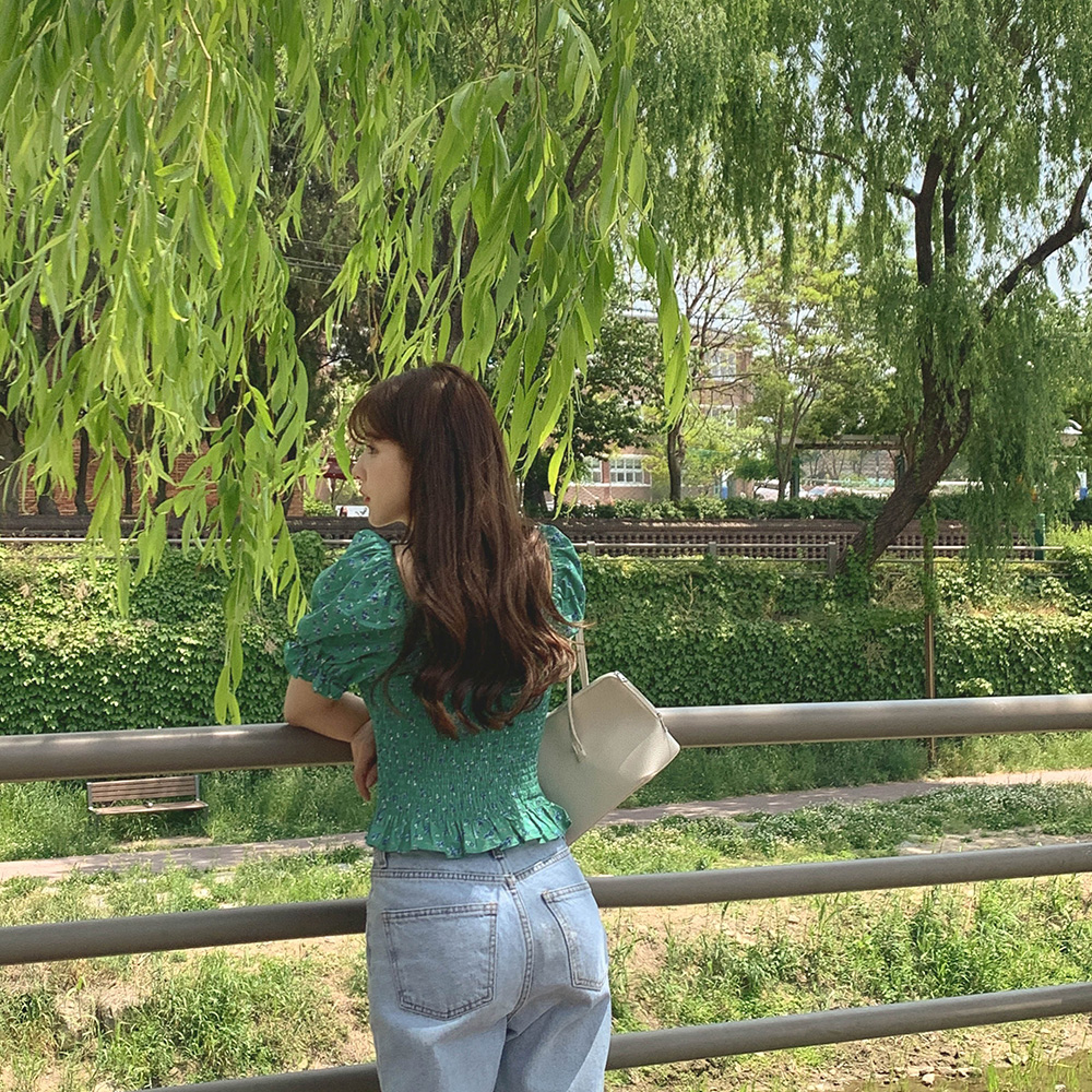 허니 스모크 블라우스