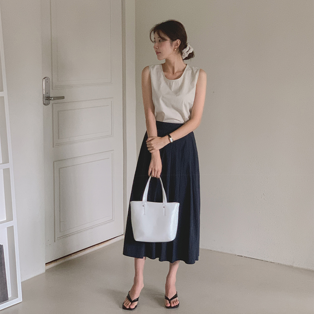 모먼트 핀턱 스커트