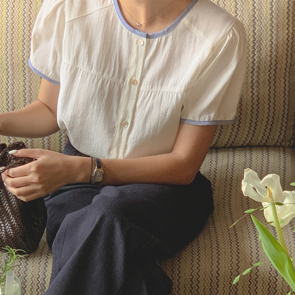 무드 라인 블라우스