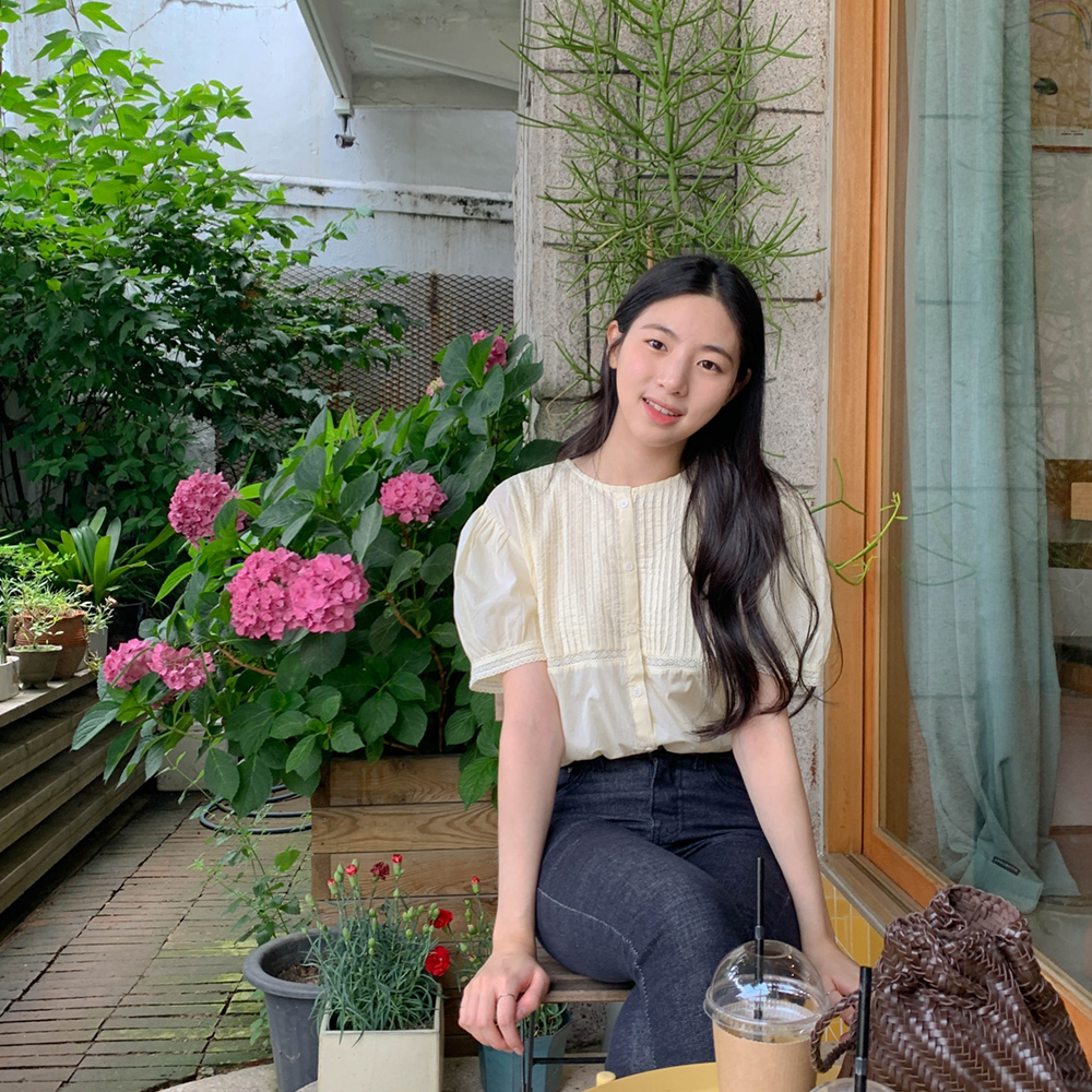 로리 핀턱 블라우스