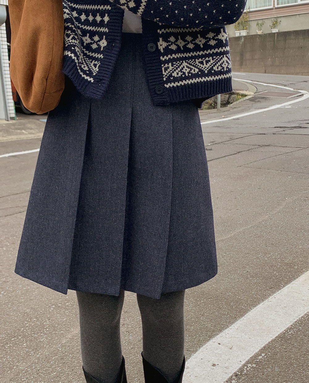 [CRKO] 로우 헤링본 스커트 (하객룩 미디스커트 핀턱 플리츠스커트)