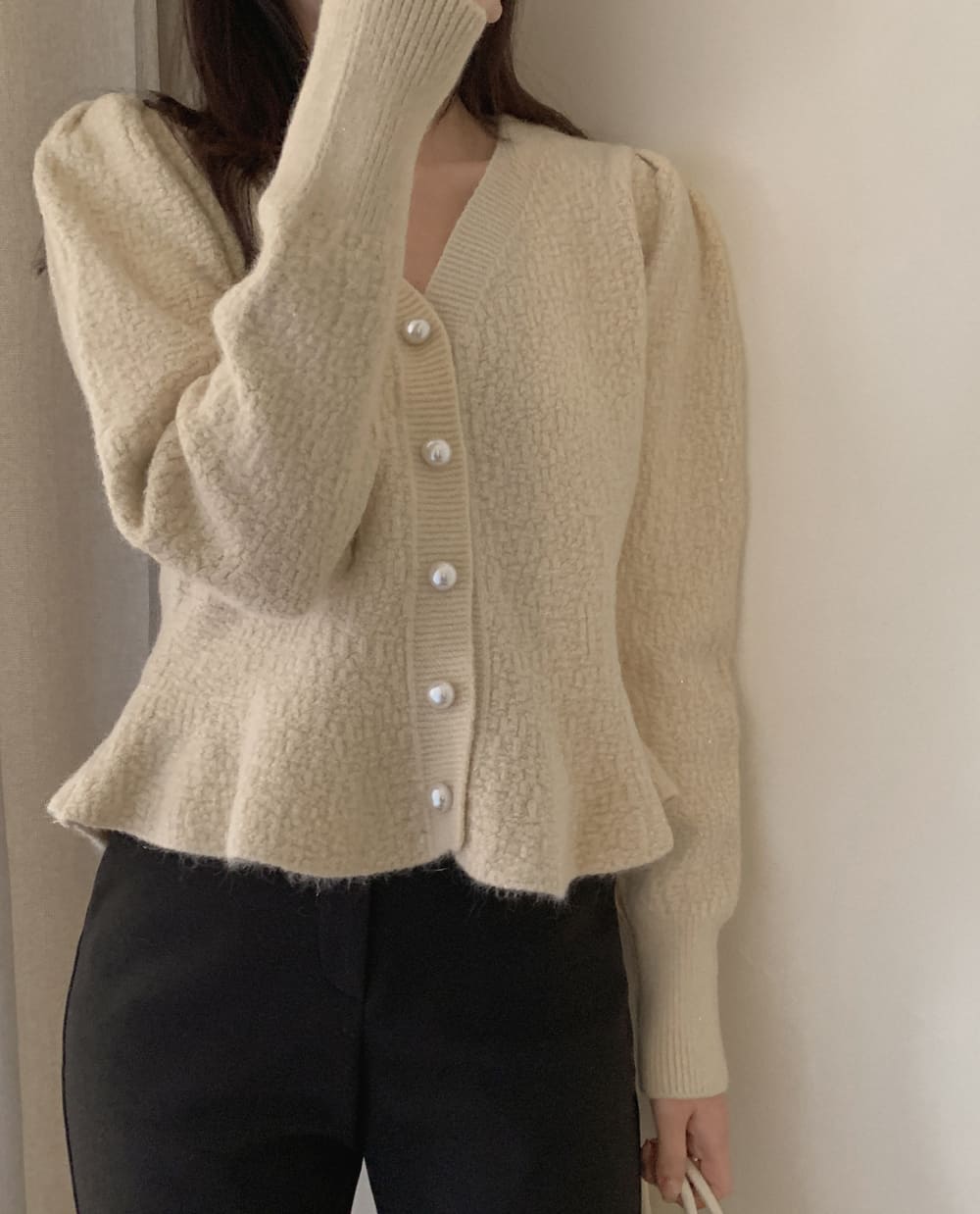 플레어 펄 니트 가디건 (하객룩 펄 버튼 브이넥 세미A라인핏)