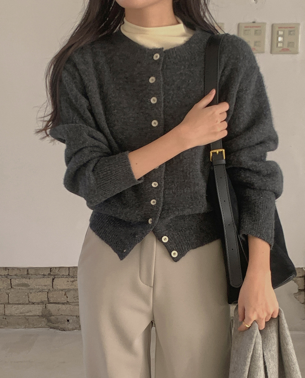 라인 버튼 가디건