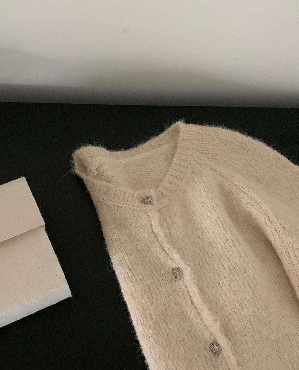 모먼트 버튼 가디건