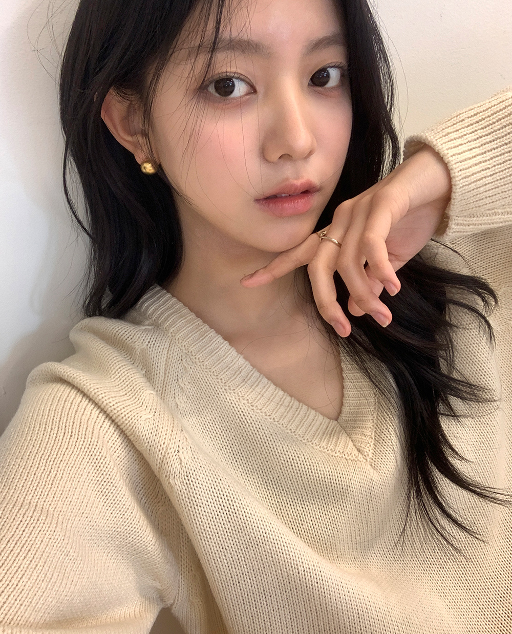 홀드 브이넥 니트